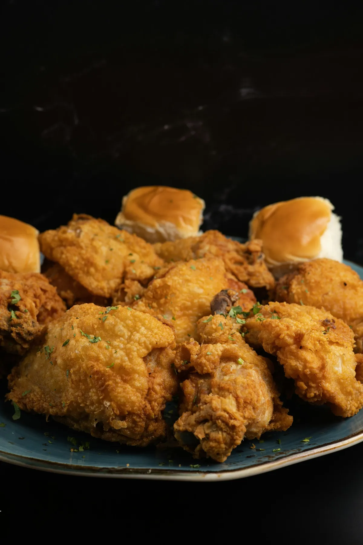 Fried chicken with soft dinner rolls